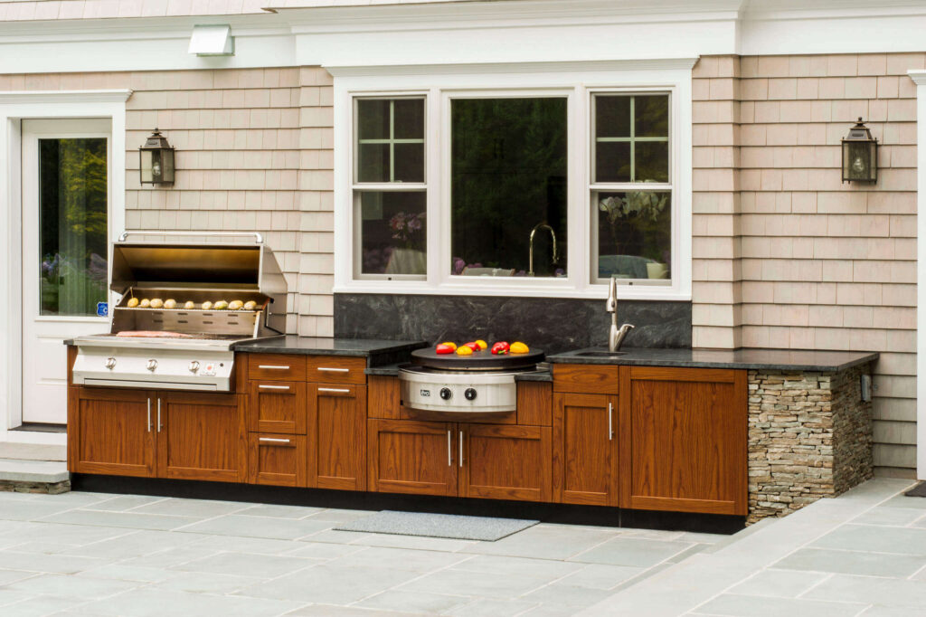 Outdoor Kitchen with Flattop Grill